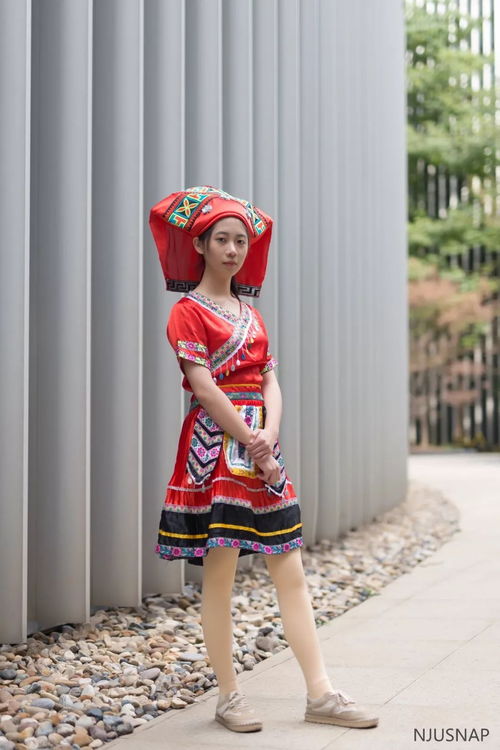星梦同辉 制荠荷以为衣兮,集芙蓉以为裳 民族服饰校拍第二期