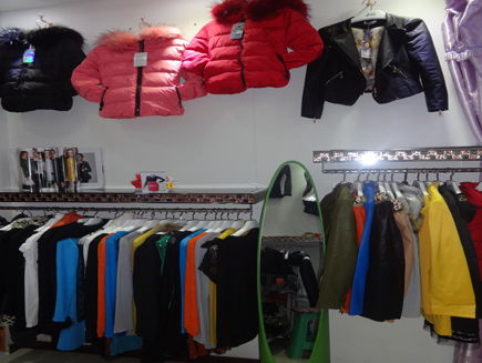 长春市中东的市场内有一营业中精品女装出兑